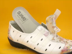 Suave LONDON 8017PT Spring White - Chaussure à Scratches Blanche Et Fleurie -Chaussure Offre Boutique cd24607c73b9e66c561f35ea11d5d5ef img 4238.jpg 176659