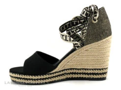 Tamaris 1-28344-20 Black - Sandale Femme Avec Ruban - Talon Compense -Chaussure Offre Boutique cd24607c73b9e66c561f35ea11d5d5ef img 7423.jpg 180372